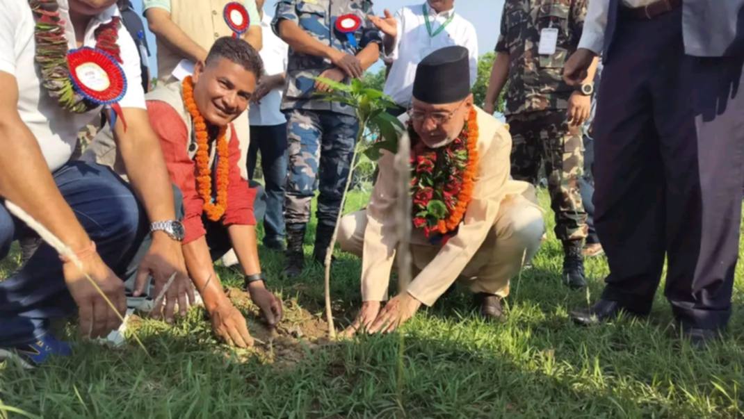 बलचौरकै-वृक्षारोपण-कार्यक्रममा-सुदूरपश्चिम-प्रदेशका-प्रदेश-प्रमुख-नजिर-मिया-1775200924-1776419818.jpeg